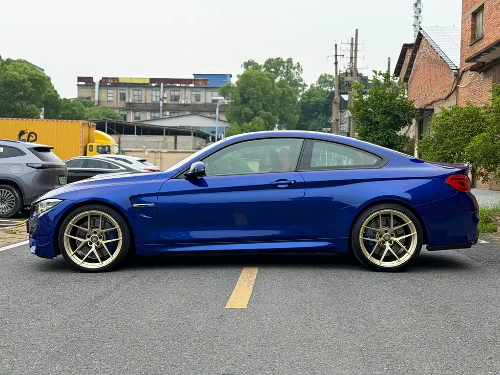 BMW M4 M4 2-door Coupe Shadow Hunter