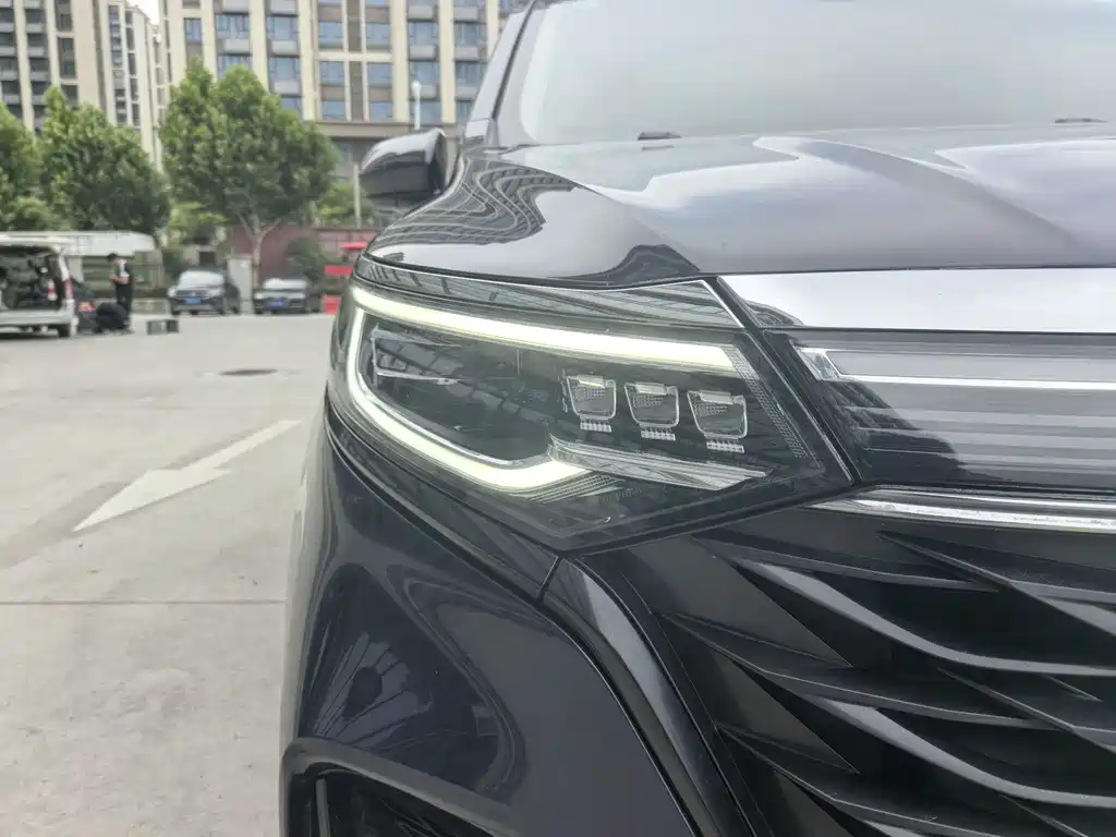 Roewe iMAX8 荣威iMAX8 2022款 400 TGI 至尊版