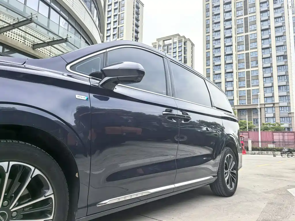 Roewe iMAX8 荣威iMAX8 2022款 400 TGI 至尊版