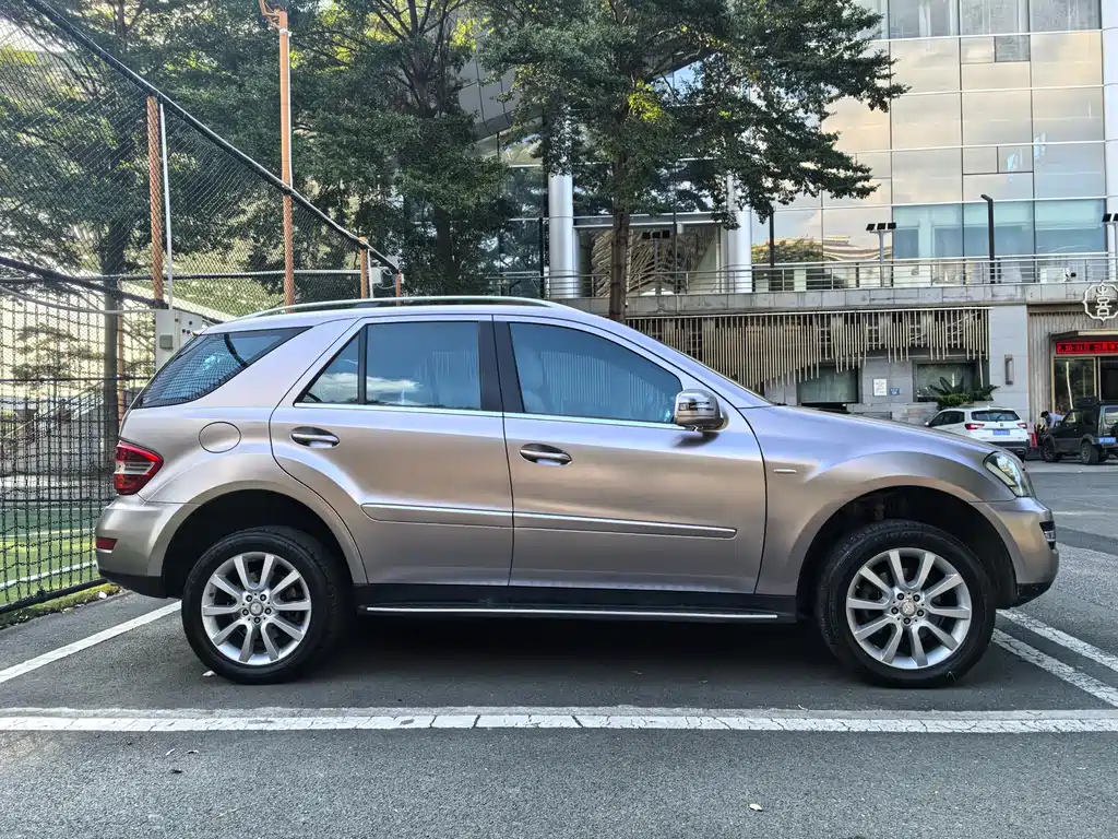Mercedes-Benz M-Class ML 350 4 MATIC Luxury Special Edition