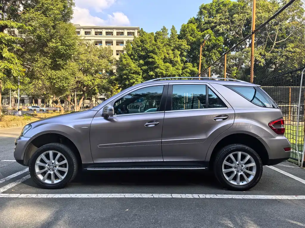 Mercedes-Benz M-Class ML 350 4 MATIC Luxury Special Edition