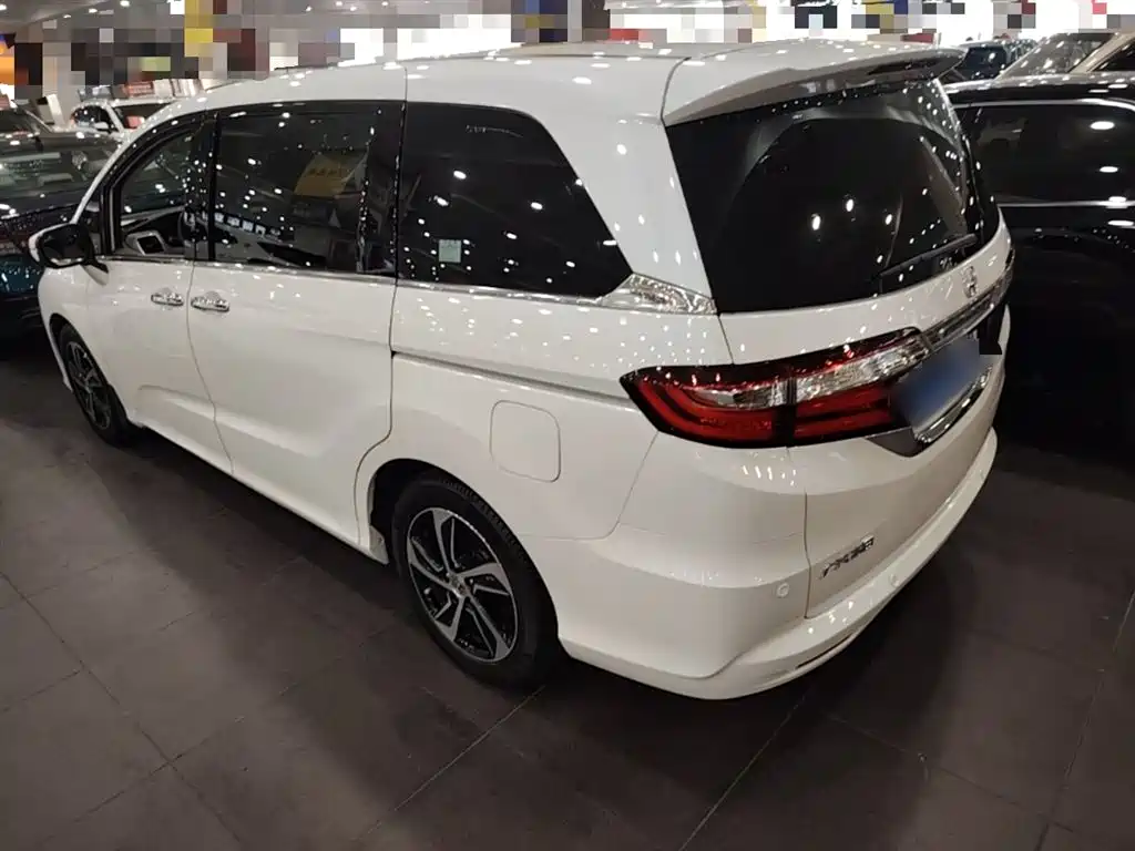 Odyssey 2.4 L Luxury