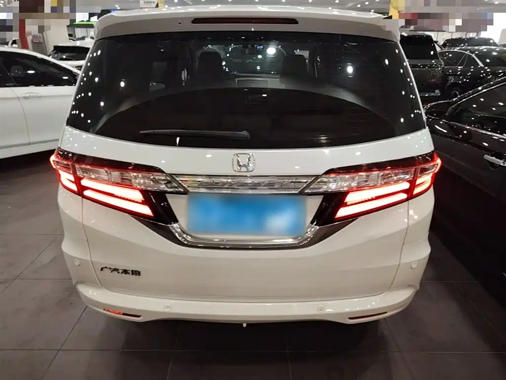 Odyssey 2.4 L Luxury