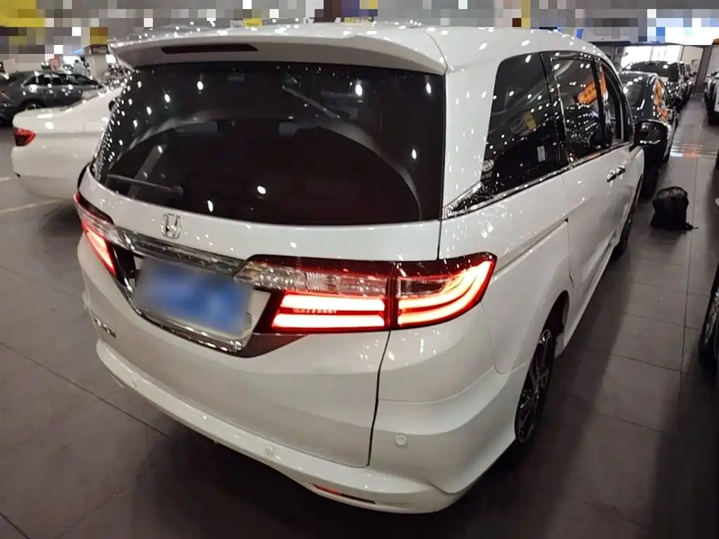 Odyssey 2.4 L Luxury