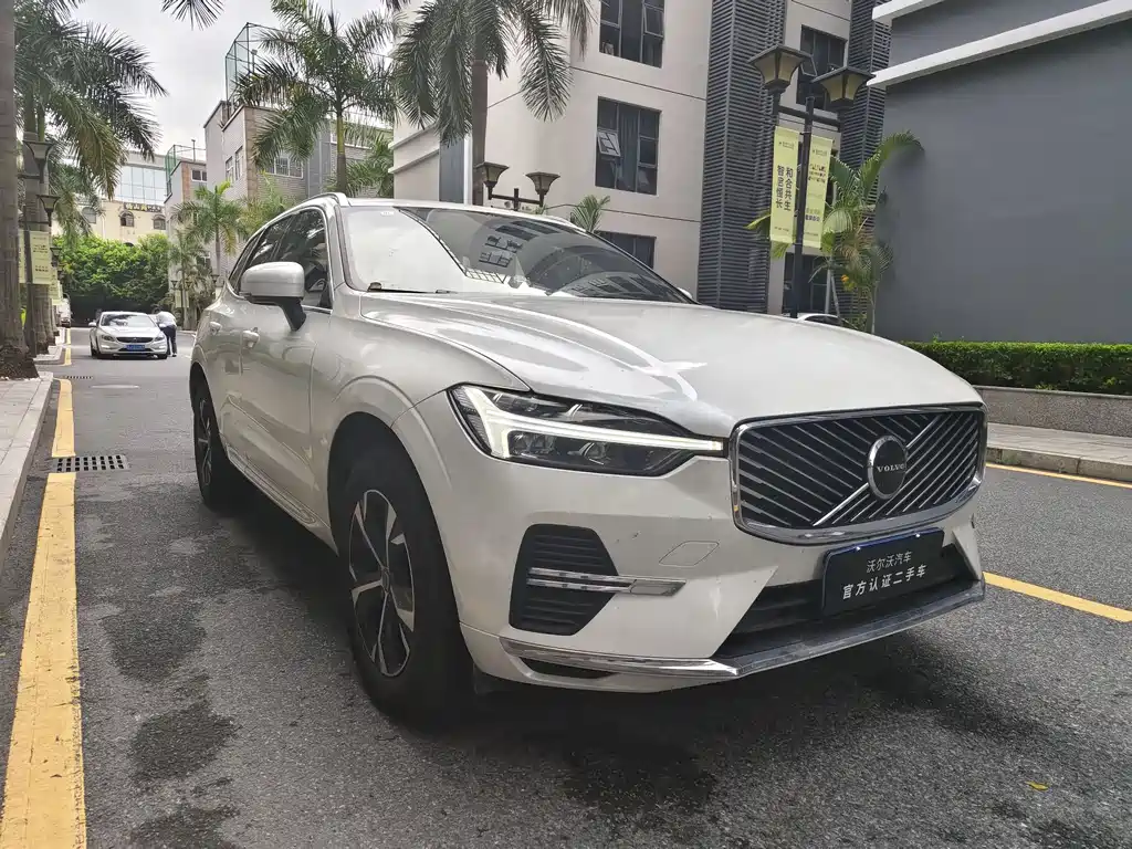 Volvo XC60 B5 4 WD Smart Ease Luxury
