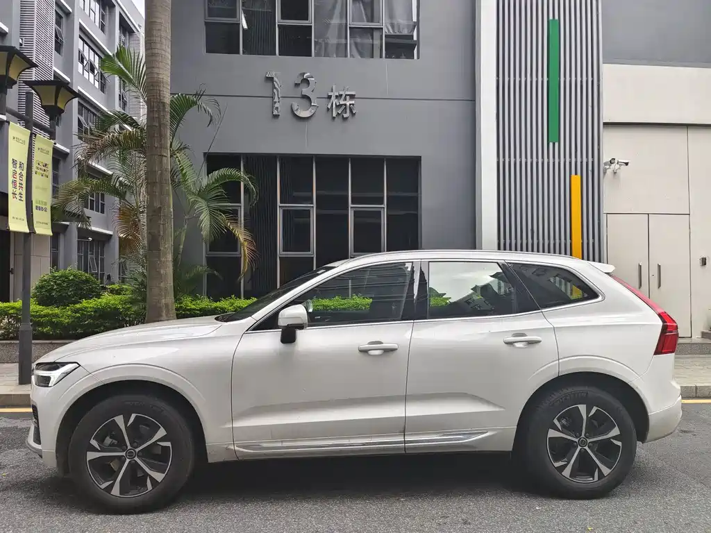 Volvo XC60 B5 4 WD Smart Ease Luxury