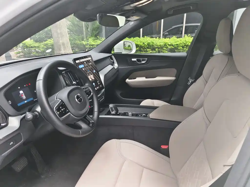 Volvo XC60 B5 4 WD Smart Ease Luxury