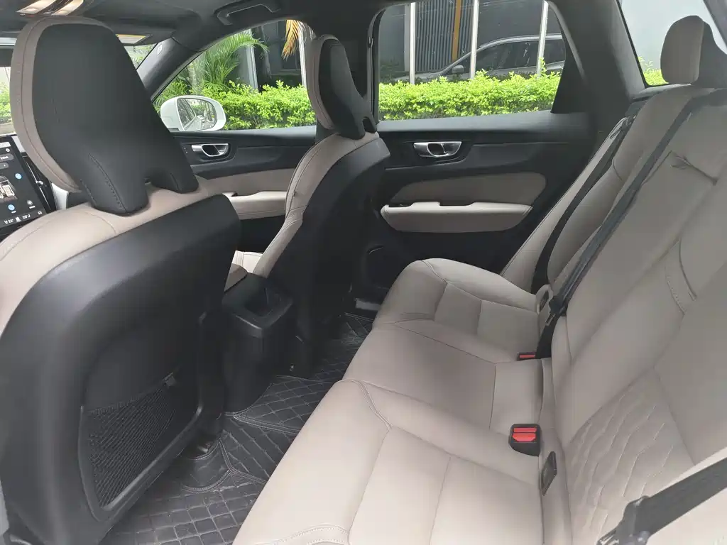Volvo XC60 B5 4 WD Smart Ease Luxury