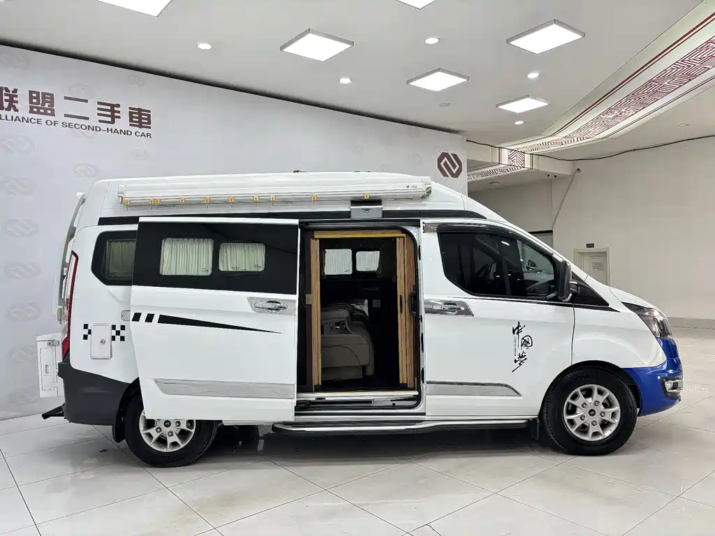 Transit 全顺 2019款 2.0 T汽油自动商旅型中轴中顶7座国VI