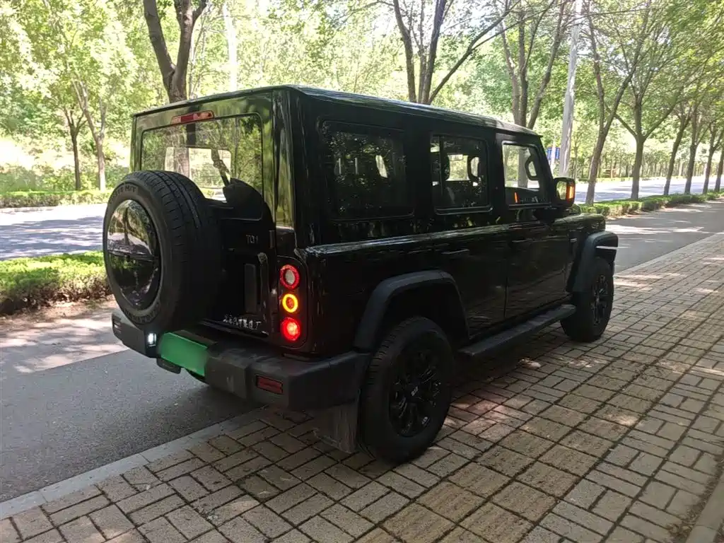 212 T01 2.0 T Explorer