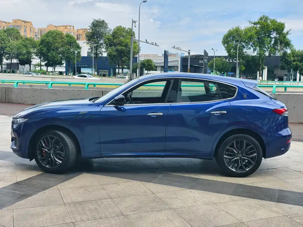 Levante 2.0 T GT