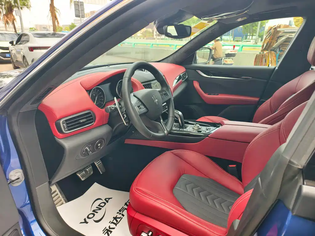 Levante 2.0 T GT