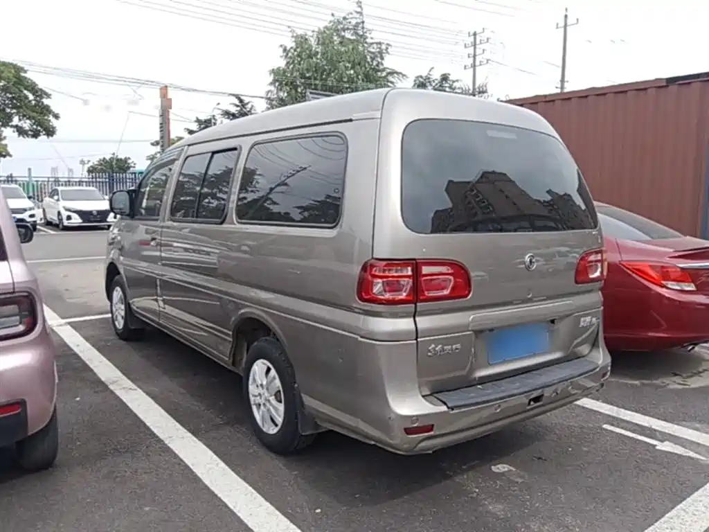 Lingzhi M5 L 1.6 L 7-seat Basic CN-VI