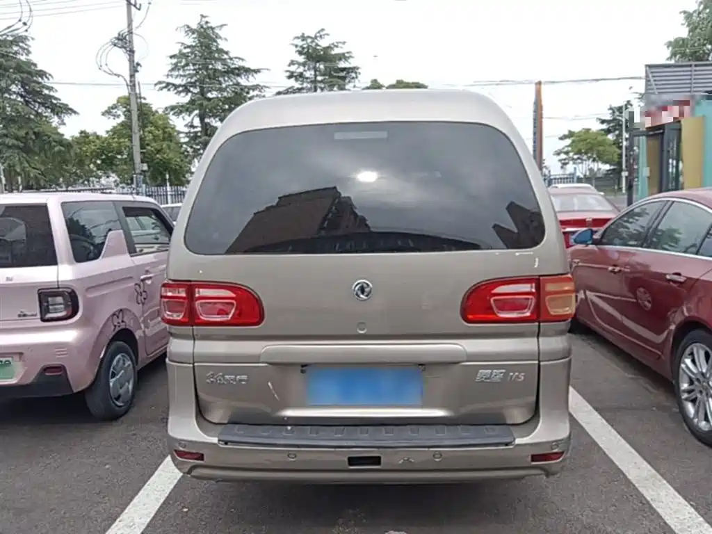 Lingzhi M5 L 1.6 L 7-seat Basic CN-VI