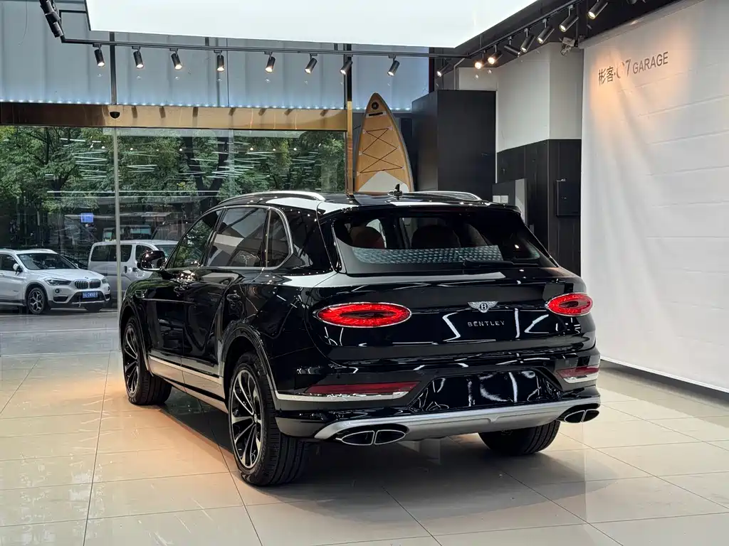 Bentayga 4.0 T V8 LWB Range