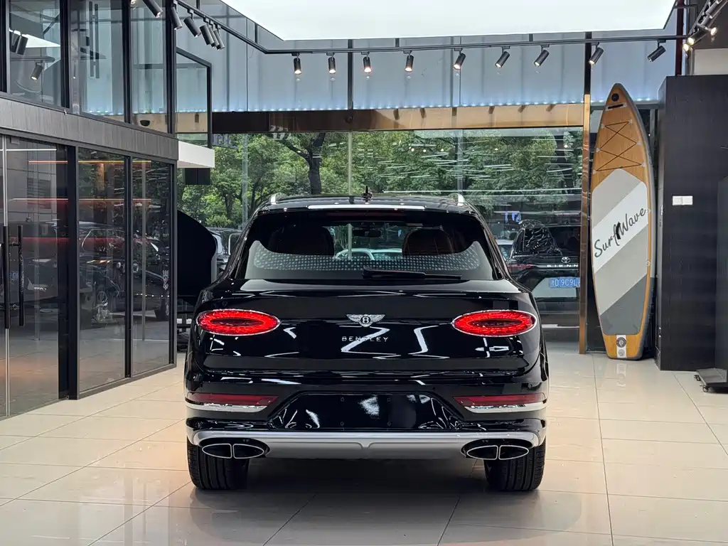Bentayga 4.0 T V8 LWB Range