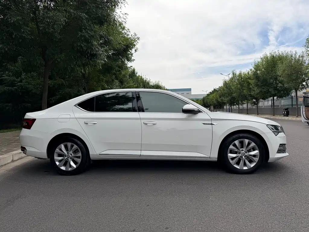 Superb Facelift TSI330 DSG Comfort