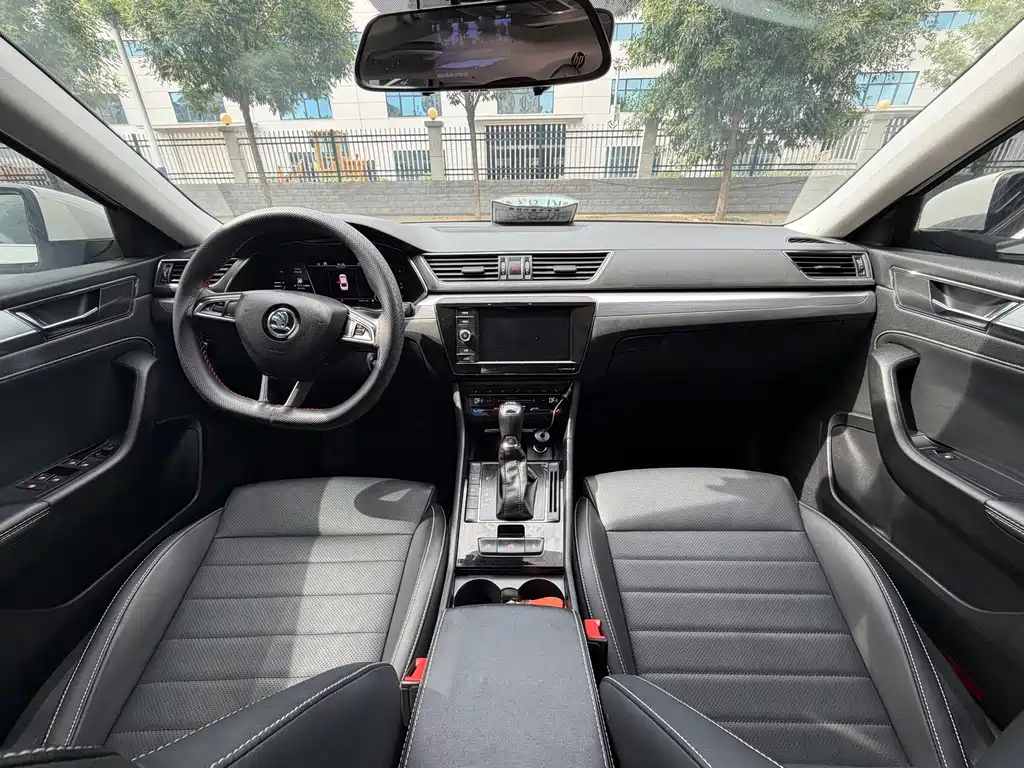 Superb Facelift TSI330 DSG Comfort