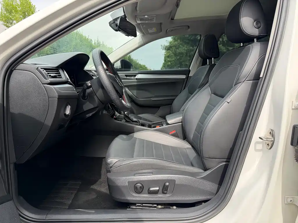 Superb Facelift TSI330 DSG Comfort