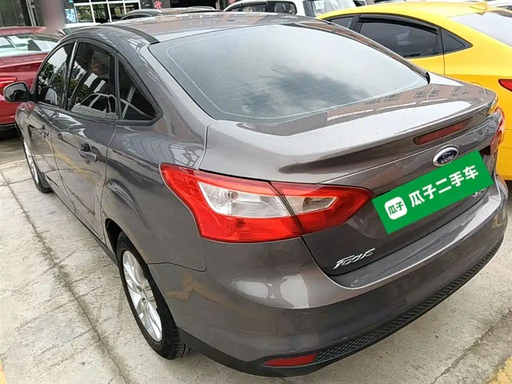 Focus Sedan 1.6 L Auto Comfort