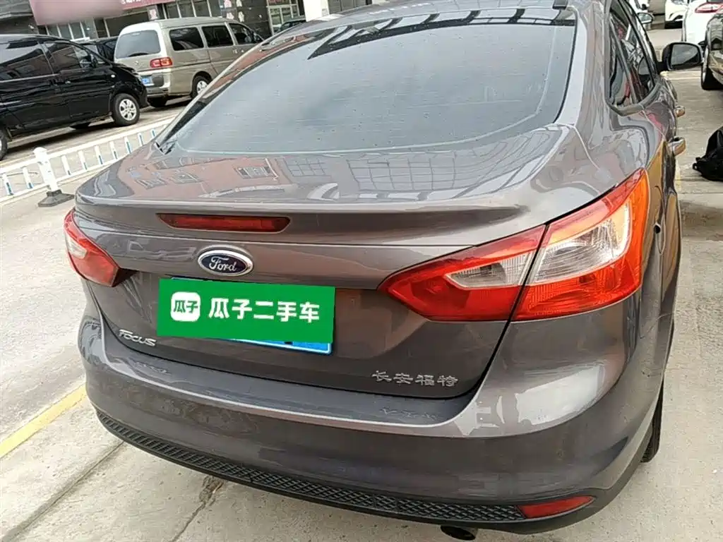 Focus Sedan 1.6 L Auto Comfort
