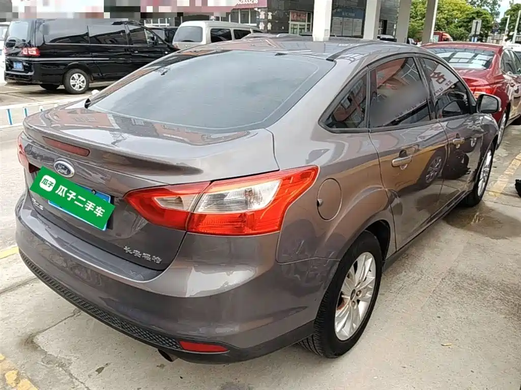 Focus Sedan 1.6 L Auto Comfort