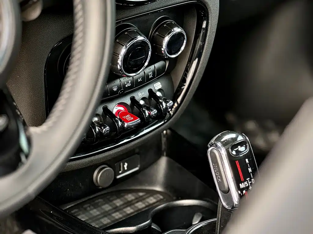 MINI CLUBMAN 1.5 T COOPER Connoisseur