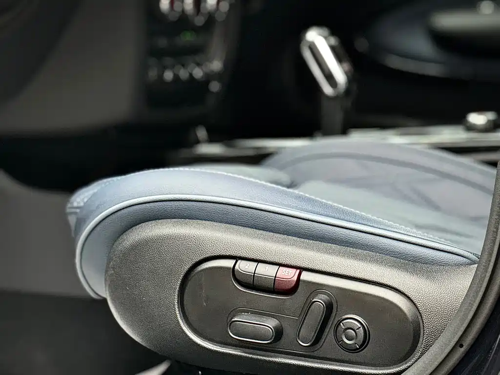 MINI CLUBMAN 1.5 T COOPER Connoisseur