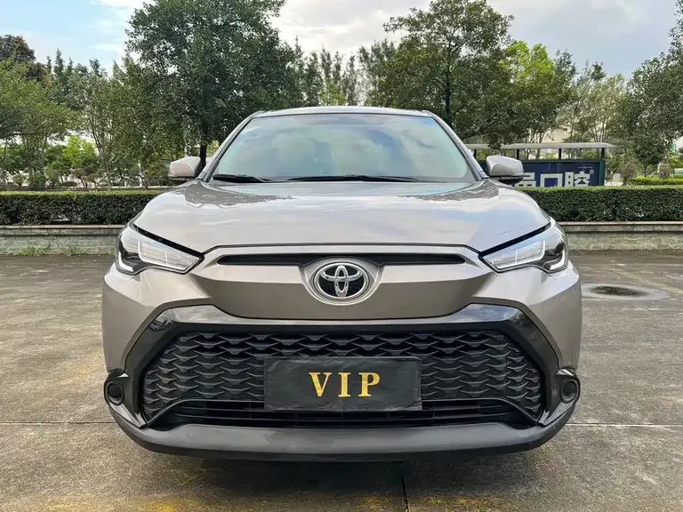 Toyota Frontlander 2.0 L CVT Leading
