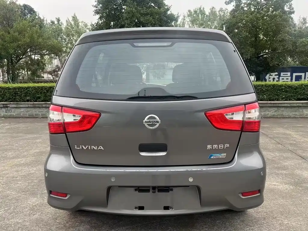 Livina 1.6 XE CVT Comfort