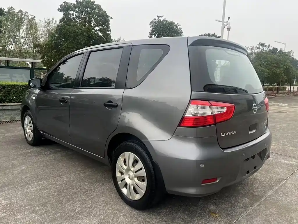 Livina 1.6 XE CVT Comfort