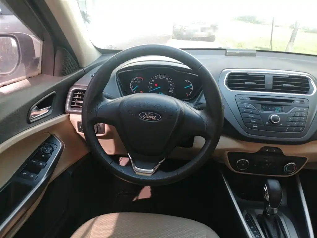Escort Facelift 1.5 L Auto Comfort