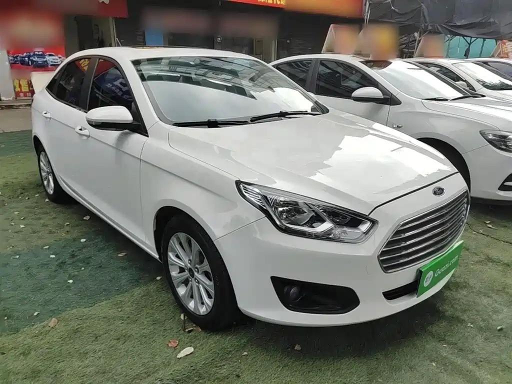 Escort Happy 1.5 L Auto Fashion