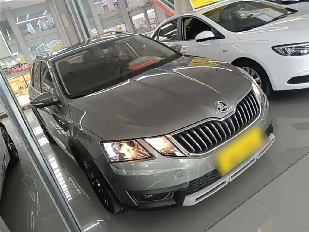 Octavia Wagon TSI230 DSG Luxury