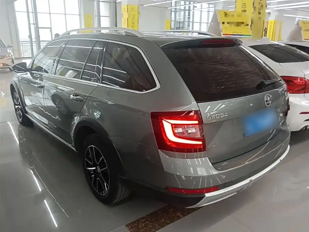 Octavia Wagon TSI230 DSG Luxury