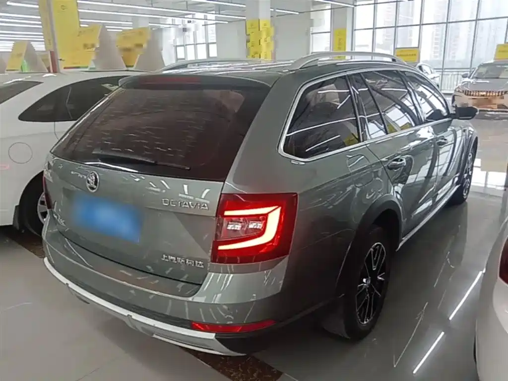 Octavia Wagon TSI230 DSG Luxury