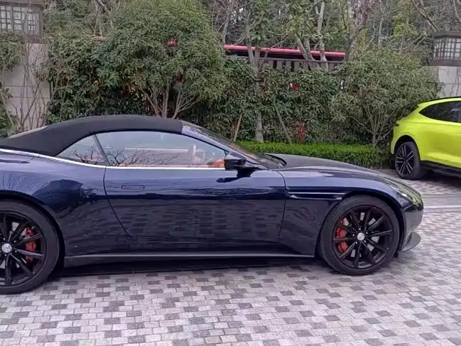 Aston Martin DB11 4.0 T V8 Volante