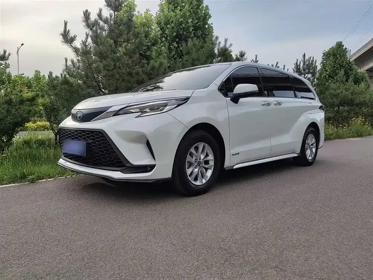 Toyota Granvia 2.5 L Hybrid Comfort