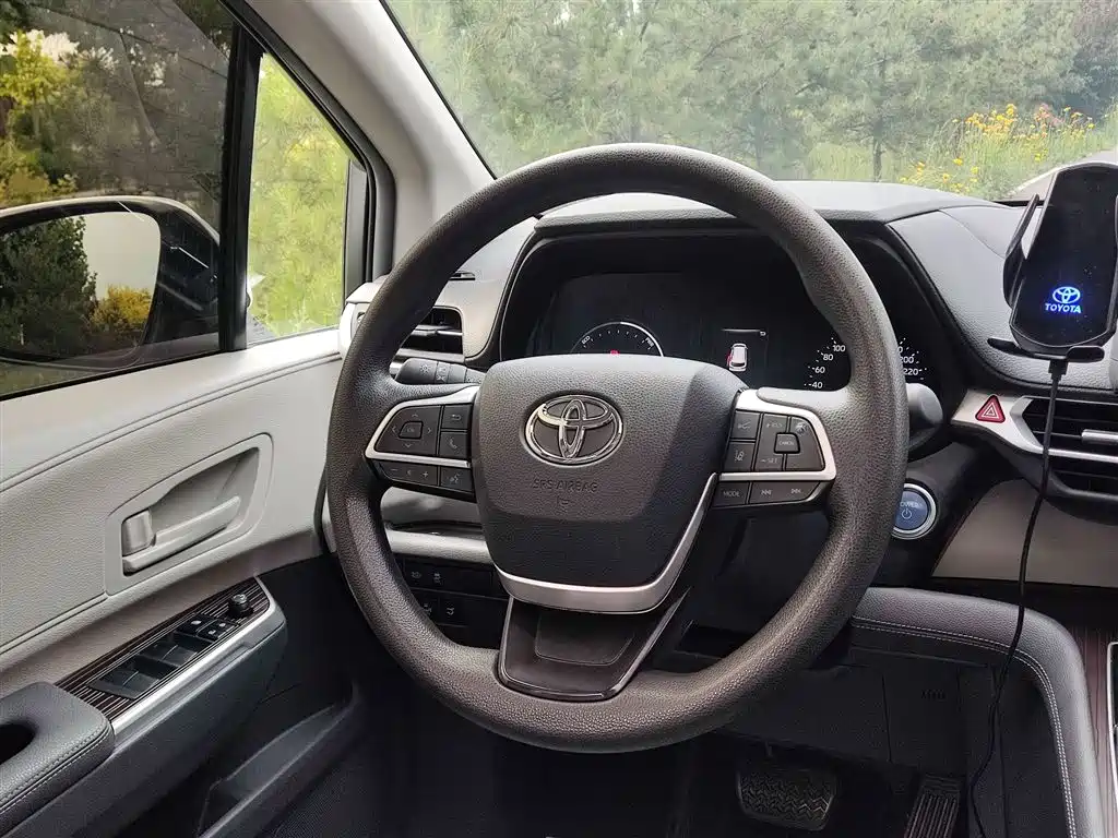 Granvia 2.5 L Hybrid Comfort