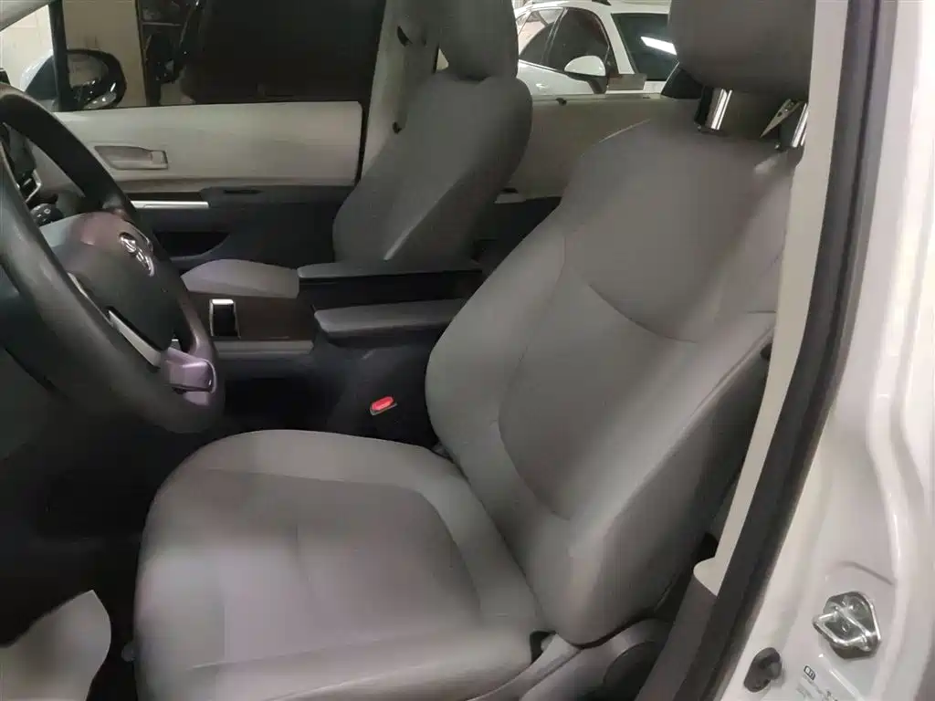 Granvia 2.5 L Hybrid Comfort