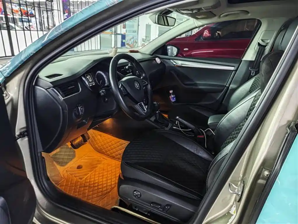 Octavia TSI280 DSG Luxury