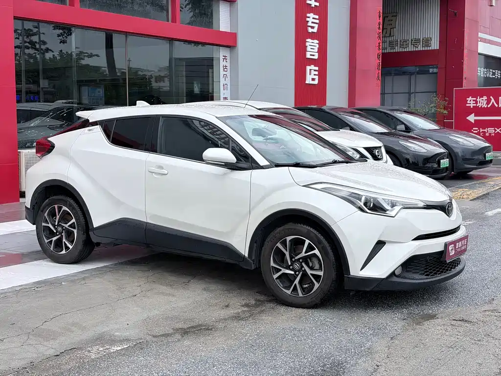 Toyota C-HR 2.0 L Leading CN-V