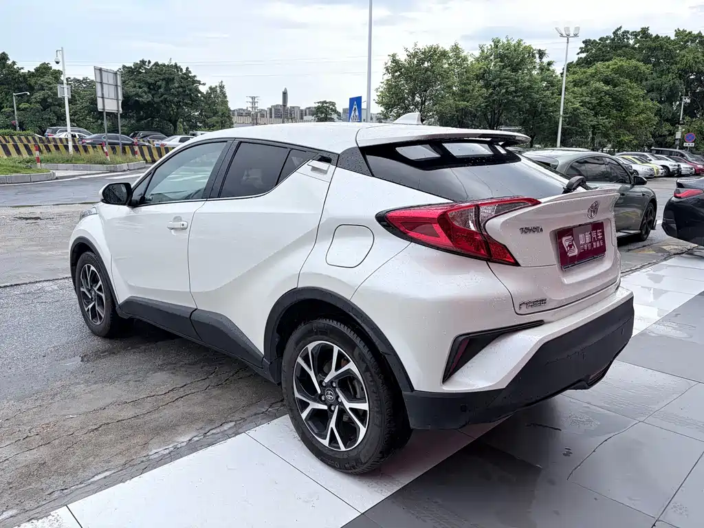 Toyota C-HR 2.0 L Leading CN-V