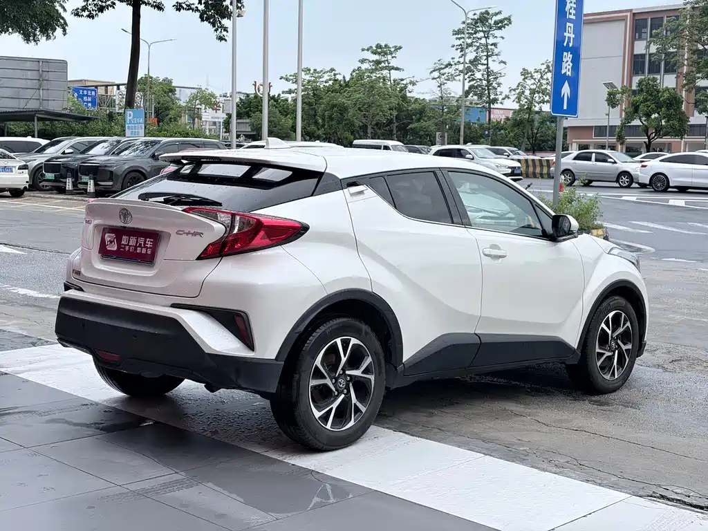 Toyota C-HR 2.0 L Leading CN-V