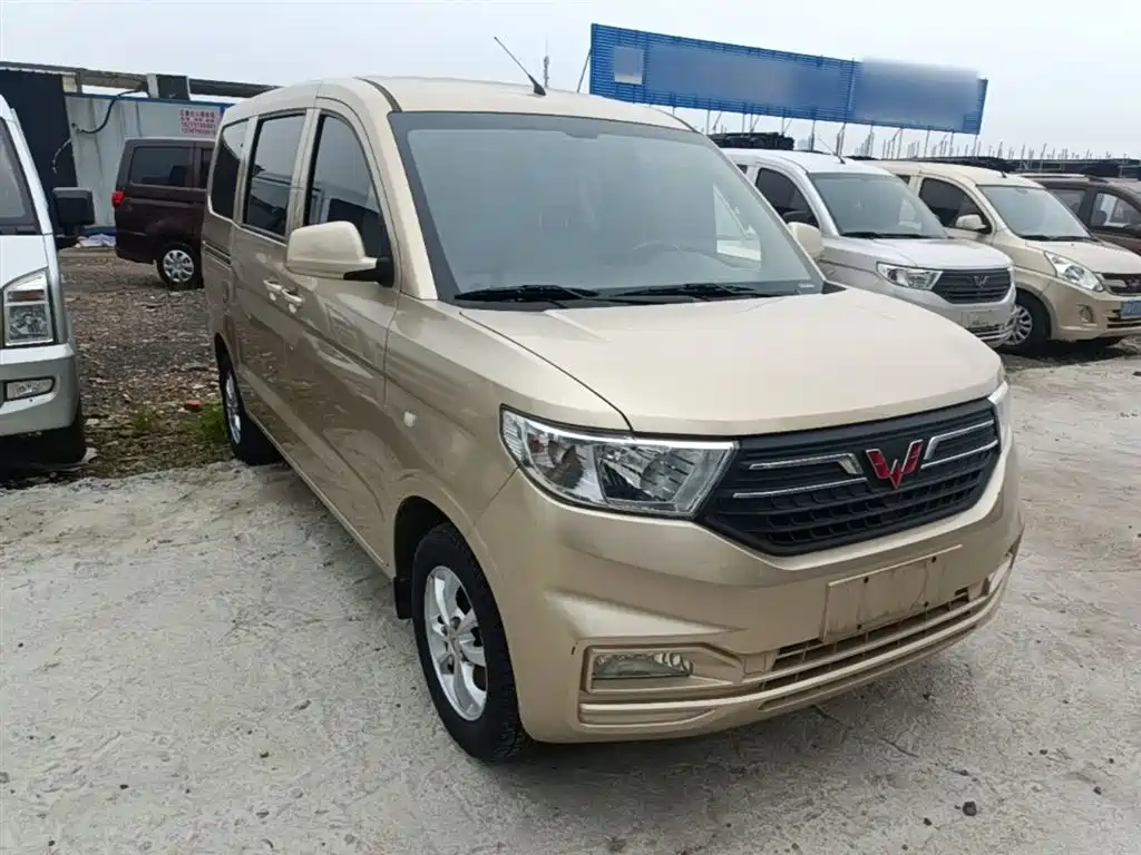 Wuling Hongguang V 1.5 L Power Enjoyment Electric Assist LAR