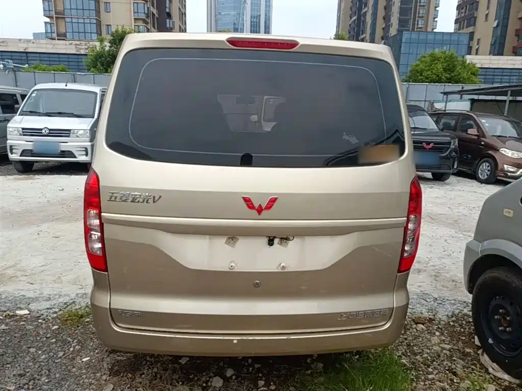 Wuling Hongguang V 1.5 L Power Enjoyment Electric Assist LAR