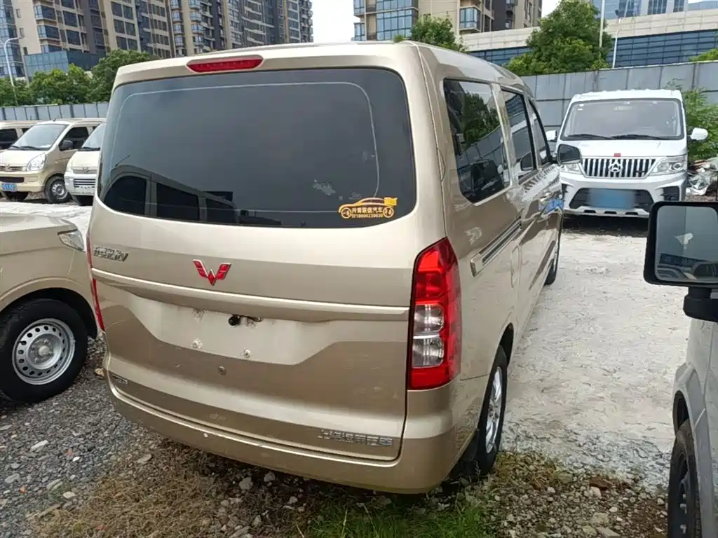 Wuling Hongguang V 1.5 L Power Enjoyment Electric Assist LAR