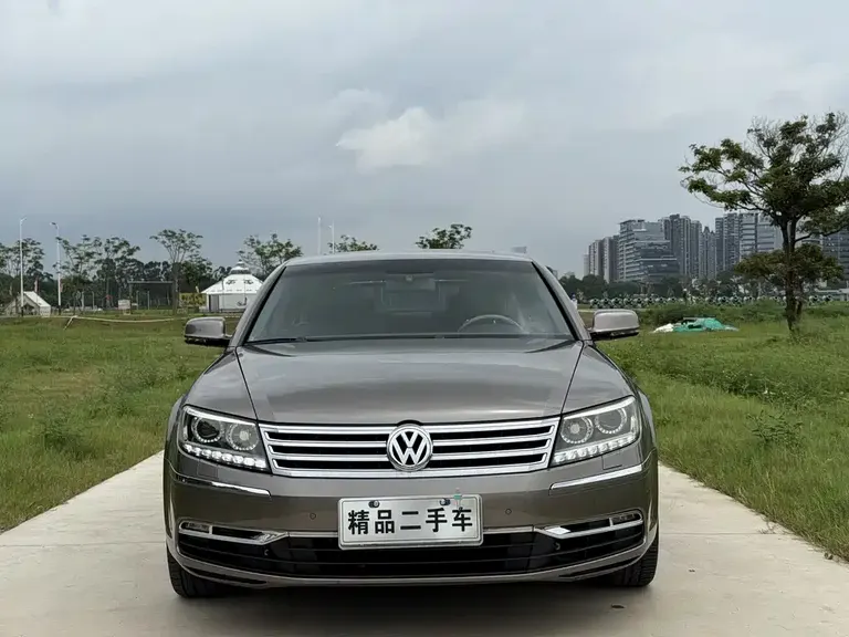 Volkswagen Phaeton 3.6 L V6 4-seat Extended Individual