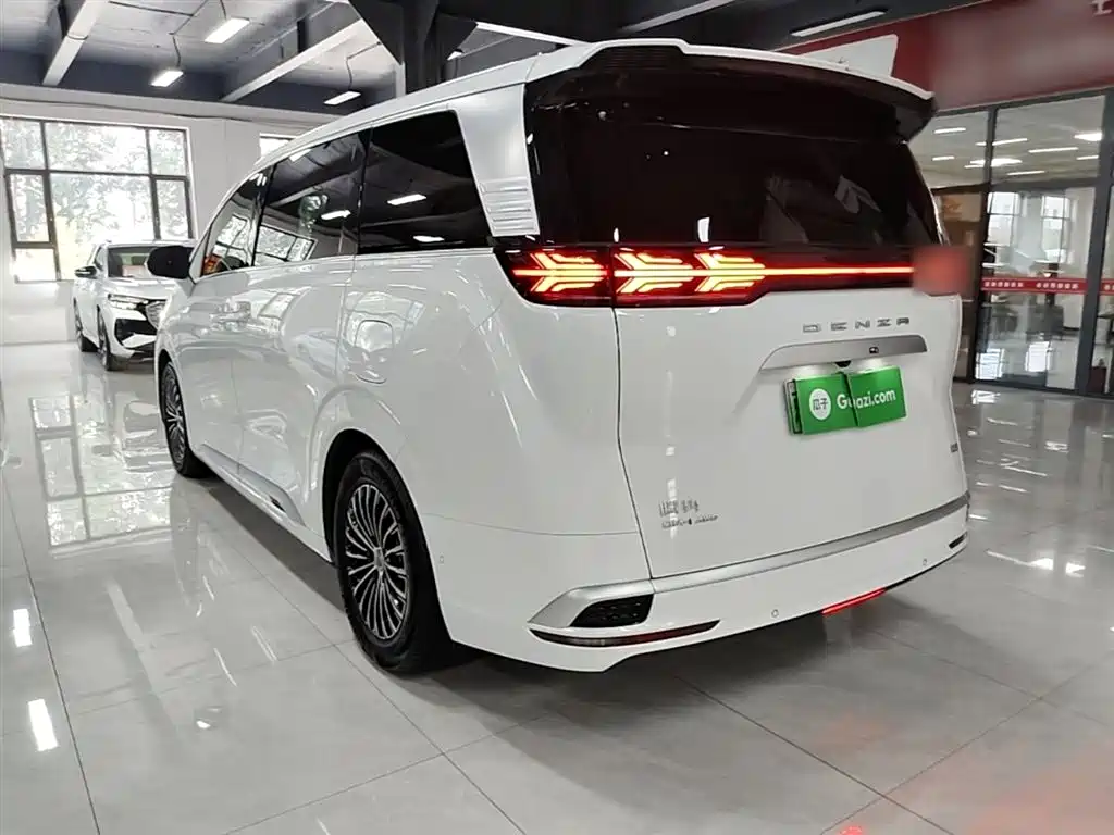 Denza D9 DM-i 970 4 WD Flagship