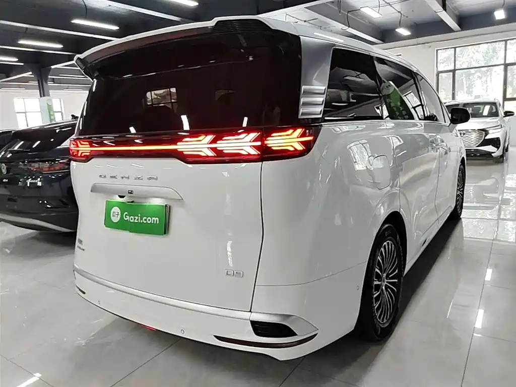 Denza D9 DM-i 970 4 WD Flagship